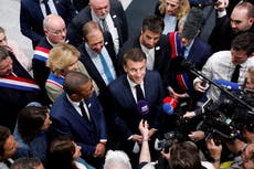 Macron califica de "ridículas" acusaciones de Rusia sobre ataque en sala de conciertos
