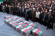 Irán despide a miembros de la Guardia Revolucionaria muertos en ataque en Siria