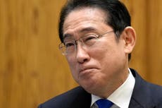 Primer ministro japonés dice que desea fortalecer cooperación militar en visita a EEUU