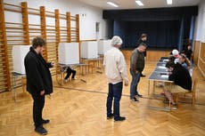 Diplomático prooccidental se mide a aliado de líder populista en carrera presidencial en Eslovaquia