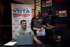 Partidos cortejan a votantes hispanos en EEUU, pero también son blanco de desinformación