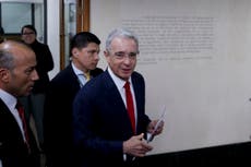 Son "venganzas políticas", dice el expresidente colombiano Álvaro Uribe tras ser llamado a juicio