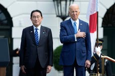 Biden recibe a líder japonés en la Casa Blanca, le agradece por su ayuda en crisis mundiales