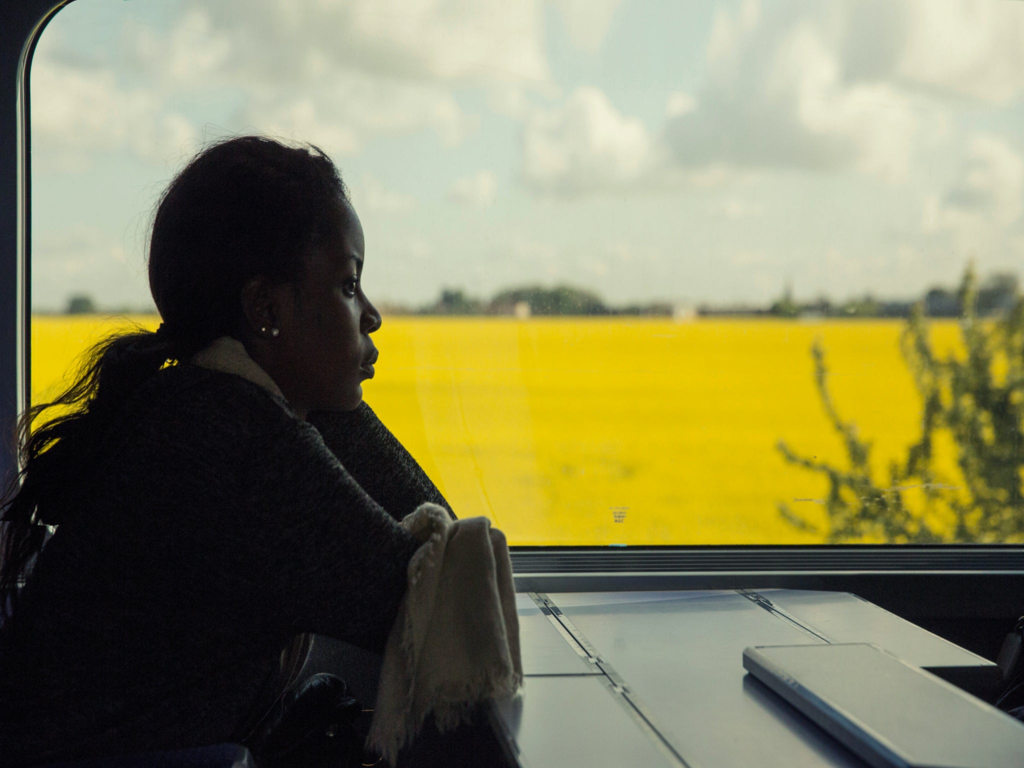 Viajar en tren no siempre es la experiencia pintoresca que la gente se imagina.
