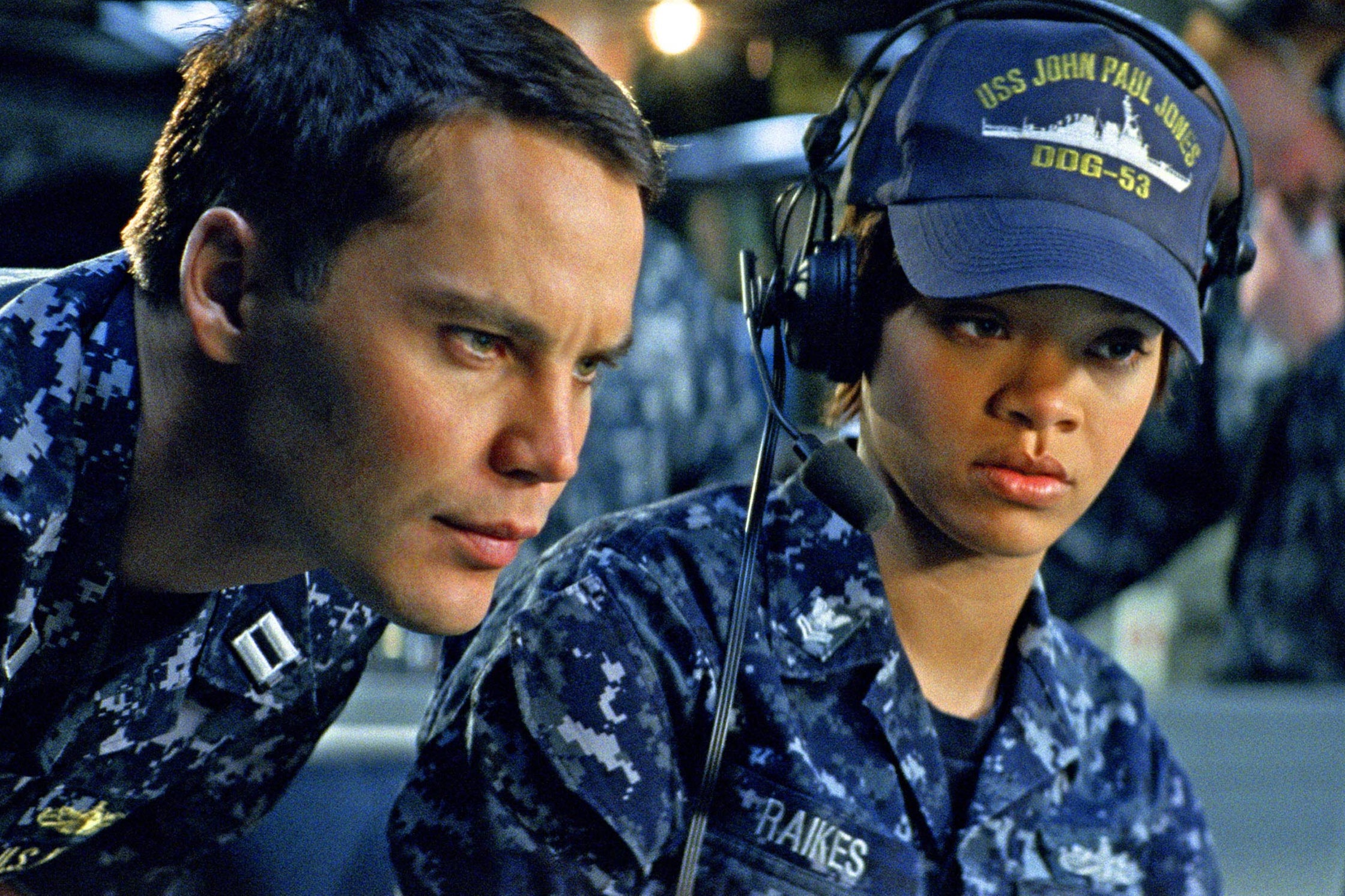 Taylor Kitsch y Rihanna en ‘Batalla naval’