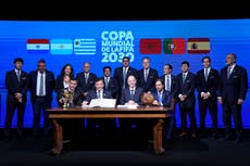 Infantino y Sudamérica firman acta por Mundial 2030 en libro original que creó Copa del Mundo