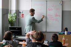 Niños de Polonia celebran nuevos límites a las tareas escolares. Padres y maestros no coinciden