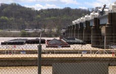Barcazas sueltas causan daños en río de Pittsburgh