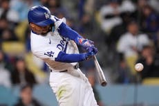 Stone luce perfecto hasta el 6to inning; Dodgers vencen 5-2 a Padres