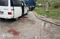 Misiles rusos matan a 13 personas en una ciudad ucraniana mientras la guerra llega a fase crítica