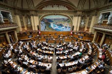 Cámara baja de Suiza prohíbe uso de símbolos nazis o extremistas que puedan fomentar odio
