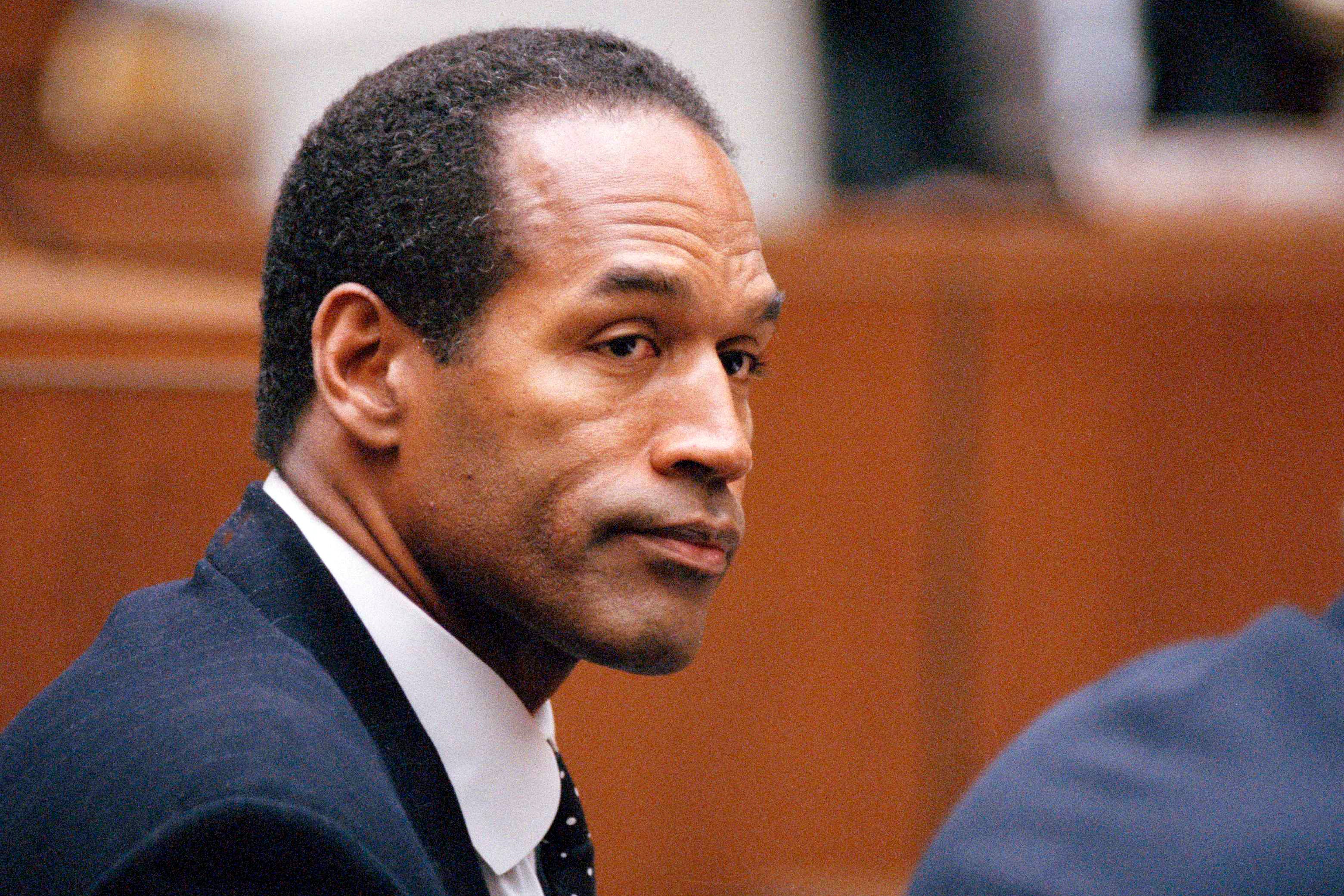 Simpson fue absuelto de los cargos penales que se le imputaon por haber matado a puñaladas a su exmujer y al amigo de esta, Ronald Goldman, en 1994 en Los Ángeles