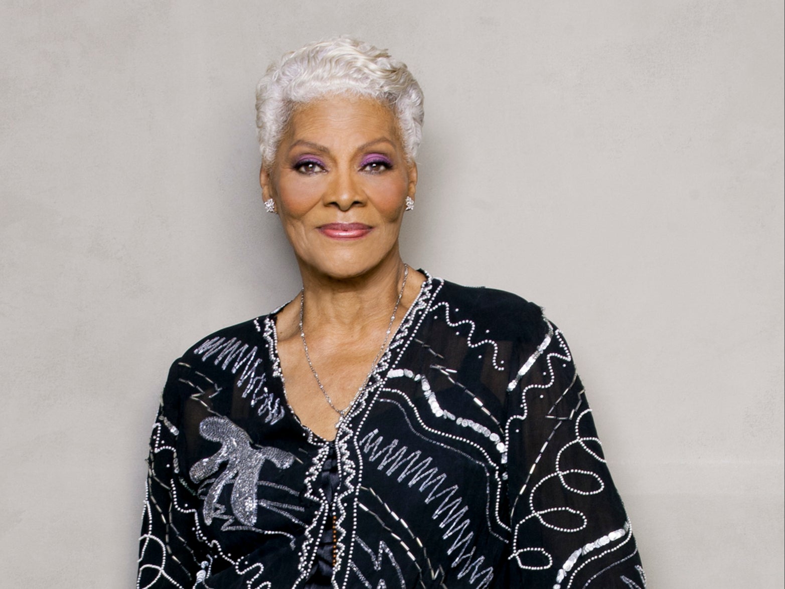 Dionne Warwick llegó a acumular una deuda millonaria con el Servicio de Impuestos Internos de los EE. UU. antes de que se sobreseyera el caso