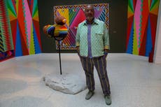 Jeffrey Gibson es el 1er indígena de EEUU con exposición individual en la Bienal de Venecia