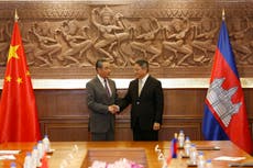 Canciller chino visita Camboya, aliado de Beijing en la región