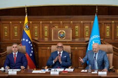 Fiscal jefe de CPI se reúne con presidente Nicolás Maduro durante visita en Venezuela