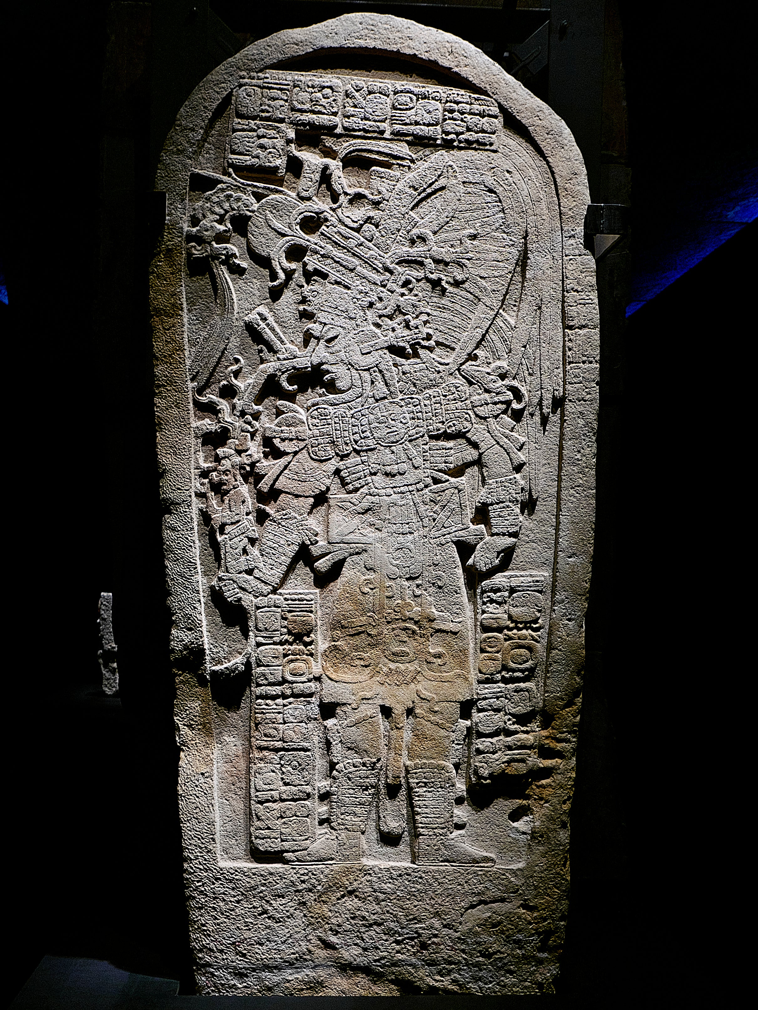 Realeza maya: una imagen de un gobernante maya del siglo IX (rey de la ciudad estado de Machaquila, en la actual Guatemala) da una idea del aspecto que debía tener el probable conquistador de Ucanal