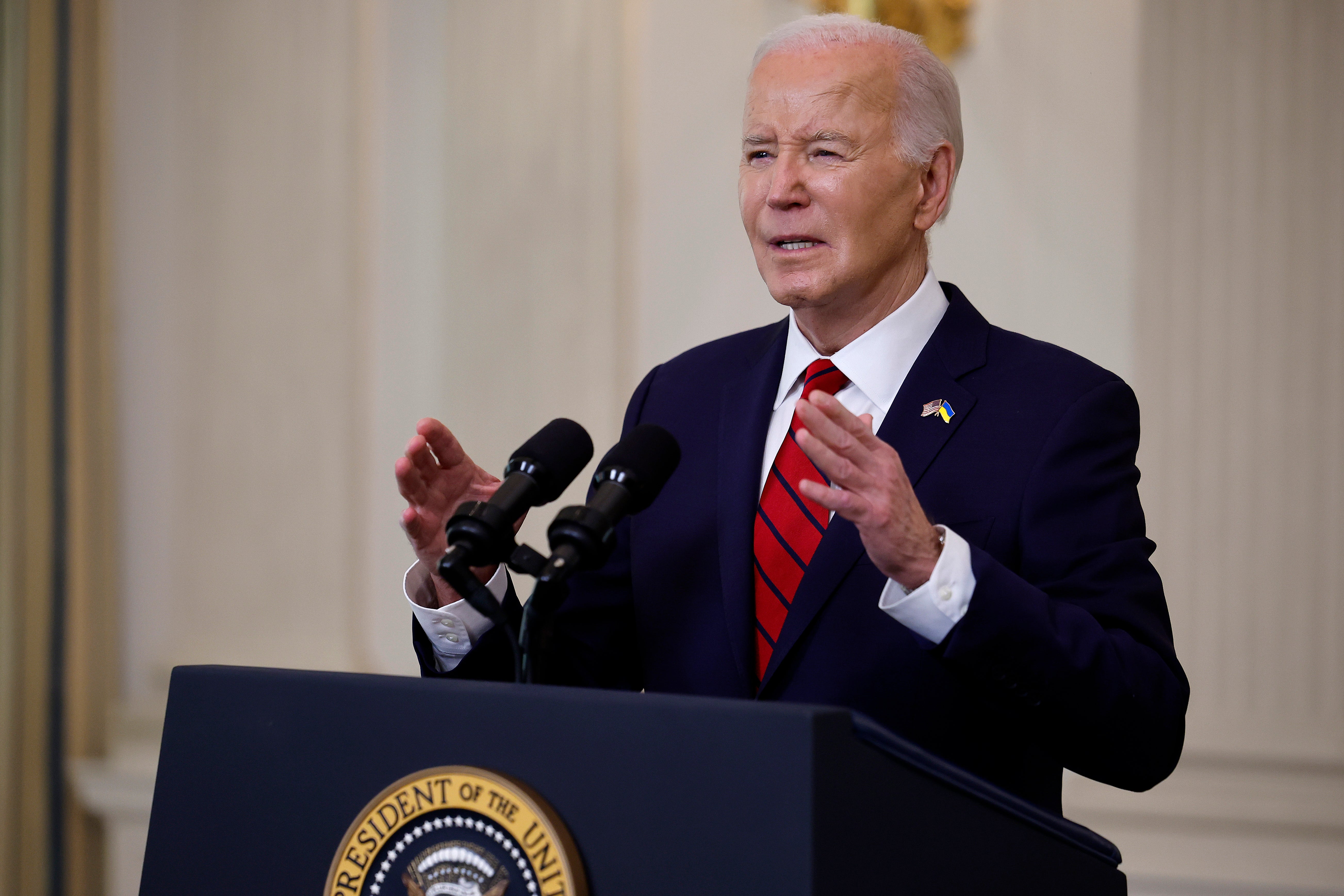El presidente Biden pronuncia un discurso tras la promulgación de la ley el miércoles