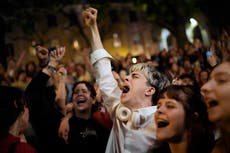 Portugal conmemora 50 aniversario de Revolución de los Claveles que devolvió la democracia al país