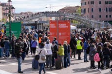Venecia experimenta con una cuota para los visitantes de un día para combatir el turismo excesivo