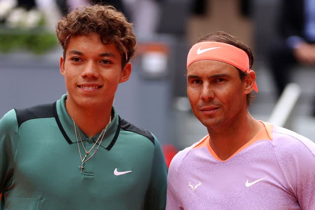 <p>Darwin Blanch, de 16 años, antes de enfrentarse a Rafael Nadal, de 37, en la primera ronda del Abierto de Madrid </p>