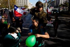 Encuentran a 3 policías muertos en patrulla incendiada en Chile. El gobierno decreta duelo tres días