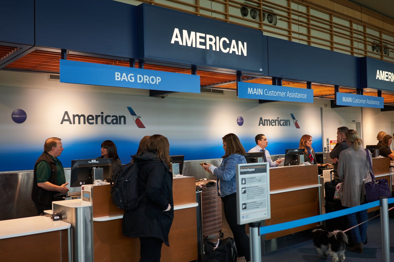 Los sistemas de reservas de American Airlines asumieron que la anciana nació 100 años después de la fecha correcta