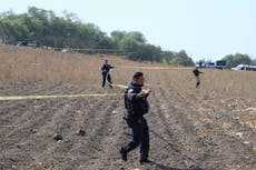 Voluntarios dicen que hallaron un crematorio clandestino a la orilla de Ciudad de México