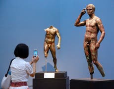 Una corte europea respalda el derecho de Italia a reclamar una escultura de bronce al Museo Getty