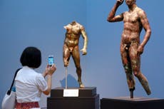 Una corte europea respalda el derecho de Italia a reclamar una escultura de bronce al Museo Getty