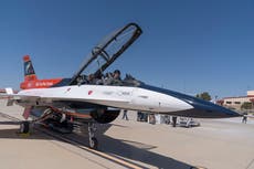 Avión de combate controlado por IA llevó al líder de la Fuerza Aérea de EEUU en paseo histórico
