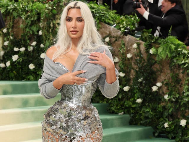<p>Kim Kardashian asiste a la Met Gala 2024 celebrando “Bellas durmientes: el despertar de la moda” en el Museo Metropolitano de Arte el 6 de mayo de 2024 en la ciudad de Nueva York.</p>