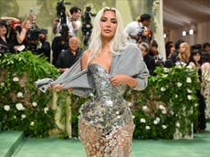 Met Gala 2024: ¿qué mensaje transmite el vestido con corsé de Kim Kardashian?