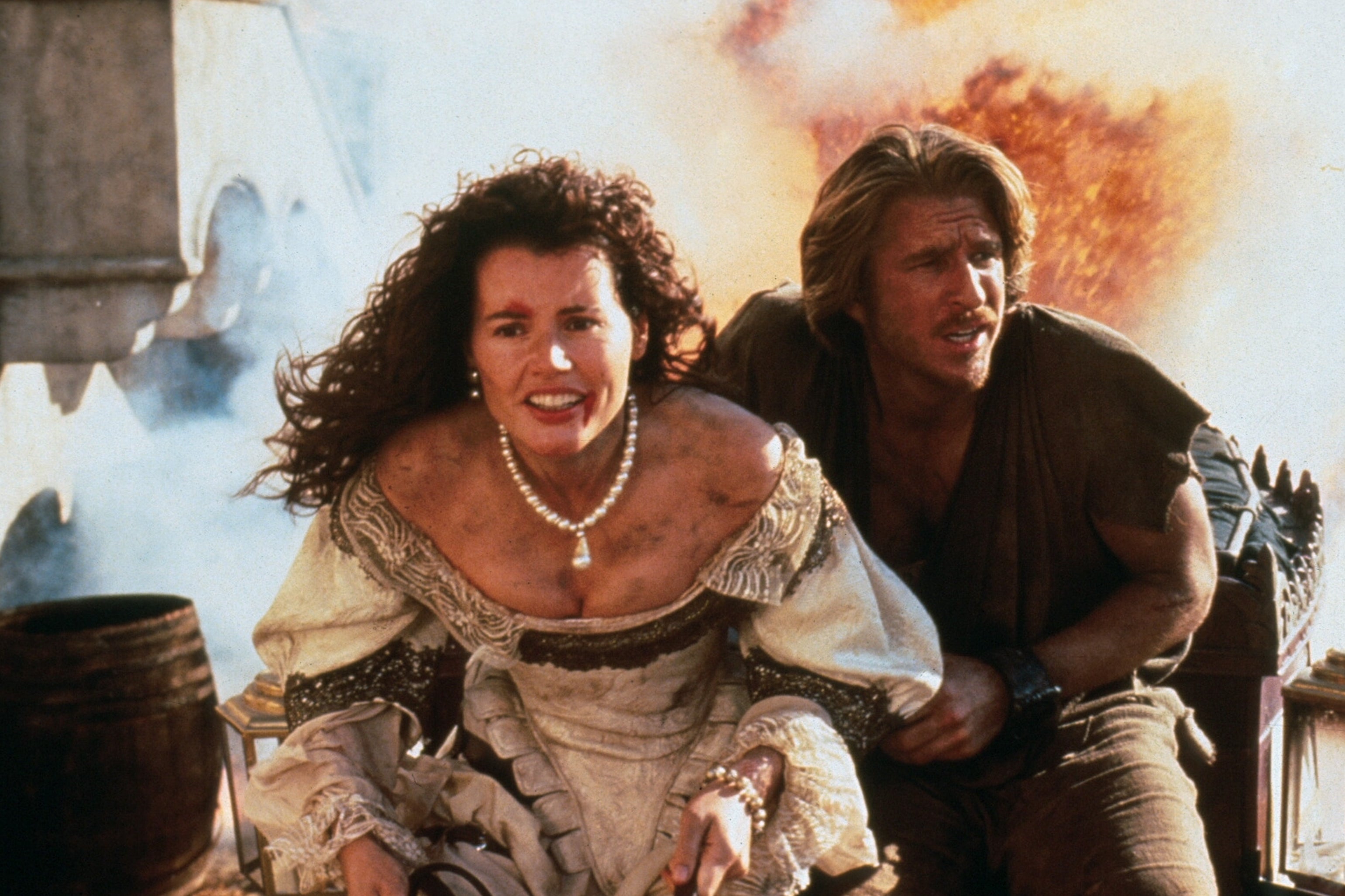 Geena Davis y Matthew Modine en ‘La pirata’