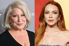 Bette Midler lamenta no haber demandado a Lindsay Lohan por polémica de serie cómica