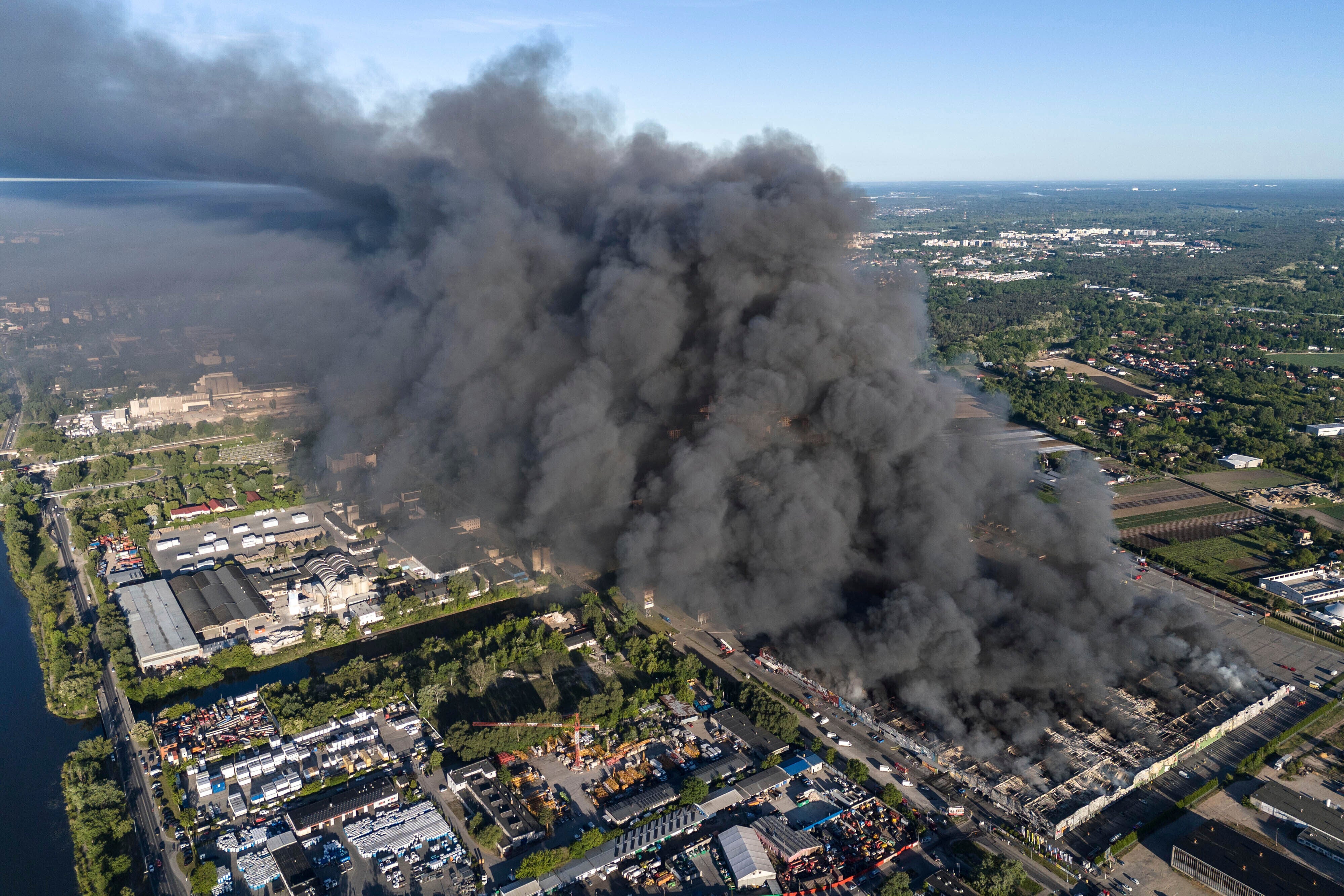 POLONIA-INCENDIO EN CENTRO COMERCIAL