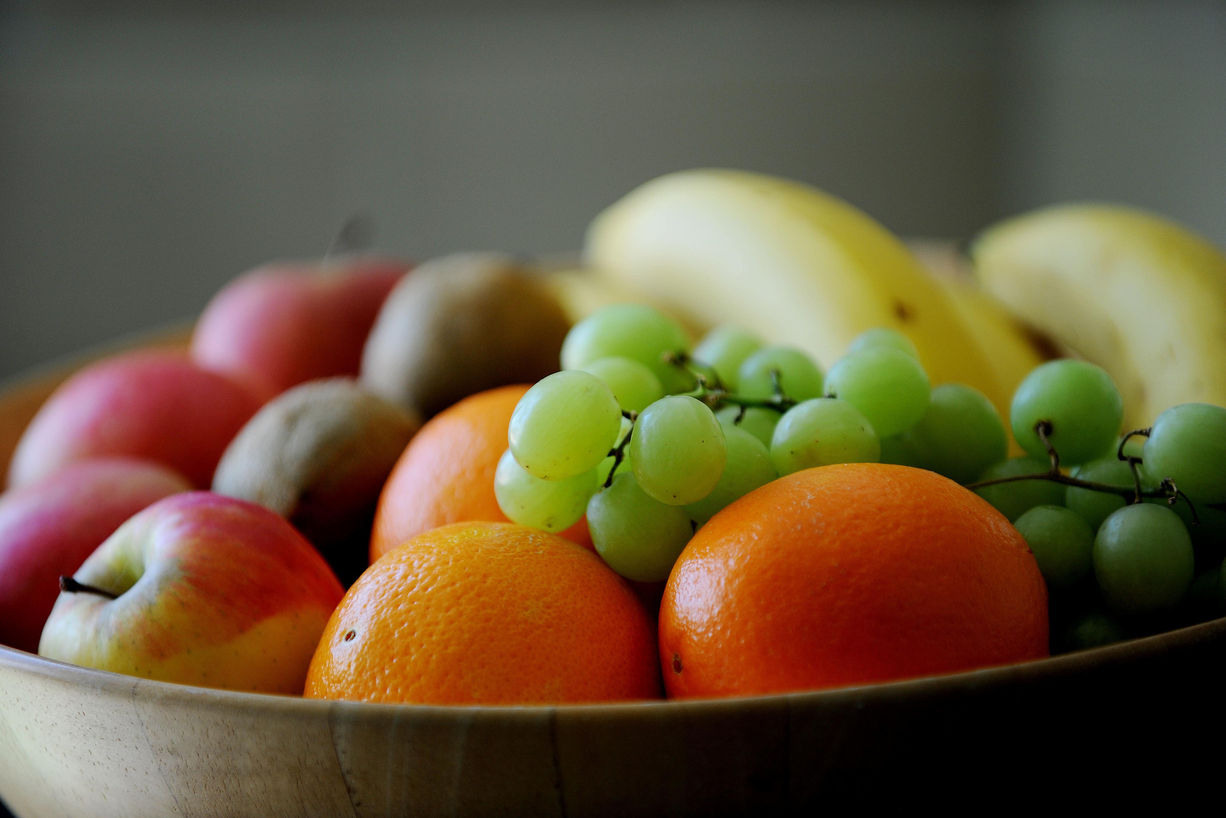 Vinculan un mayor consumo del azúcar disponible en las frutas con una disminución en las probabilidades de sufrir de sobrepeso en la infancia