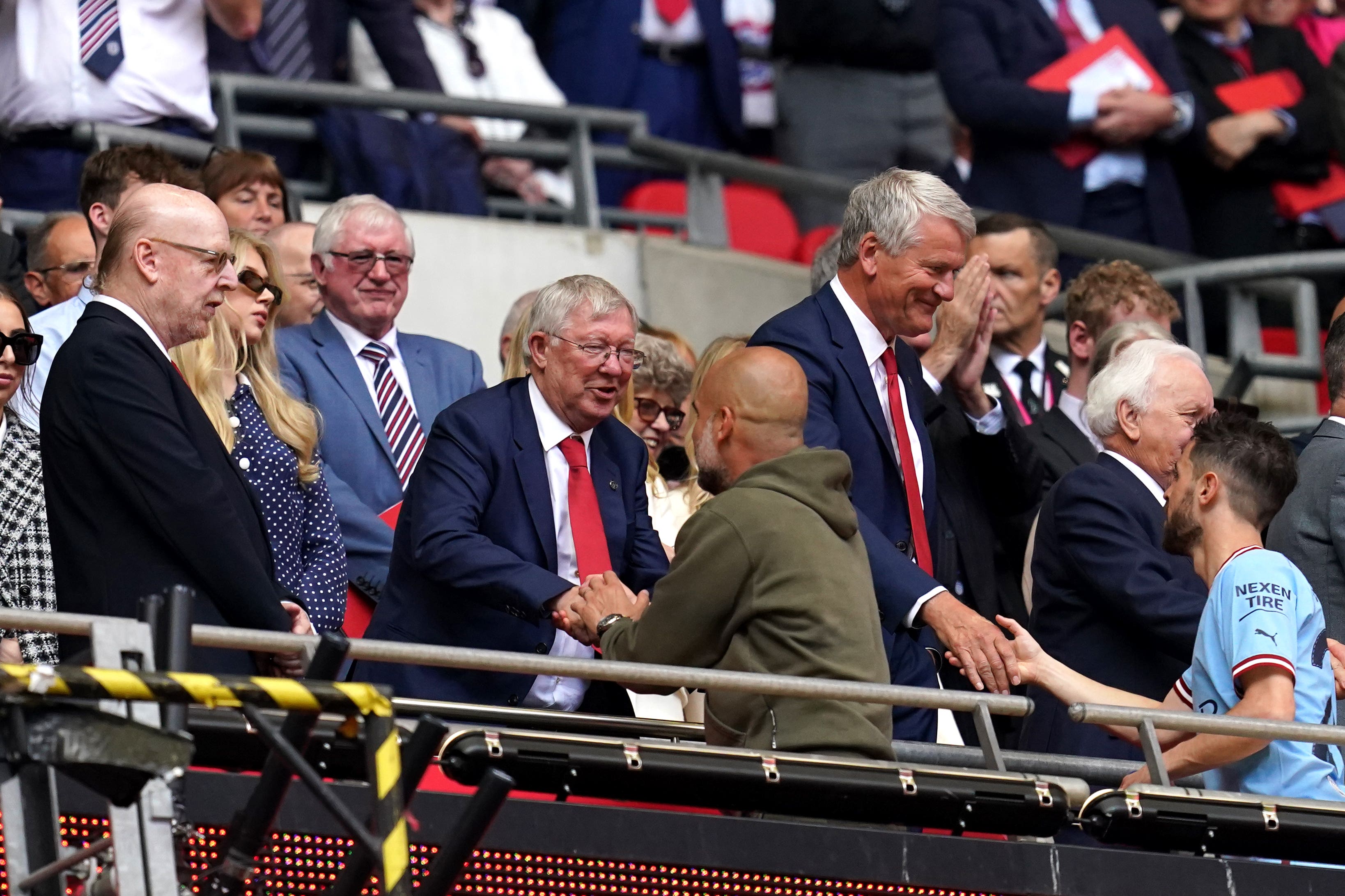 El exentrenador del Manchester United, Alex Ferguson, fue uno de los que se puso en contacto con el entrenador del Manchester City, Pep Guardiola, tras el anuncio de su partida
