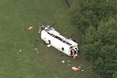 8 muertos al volcar autobús de trabajadores agrícolas en Florida