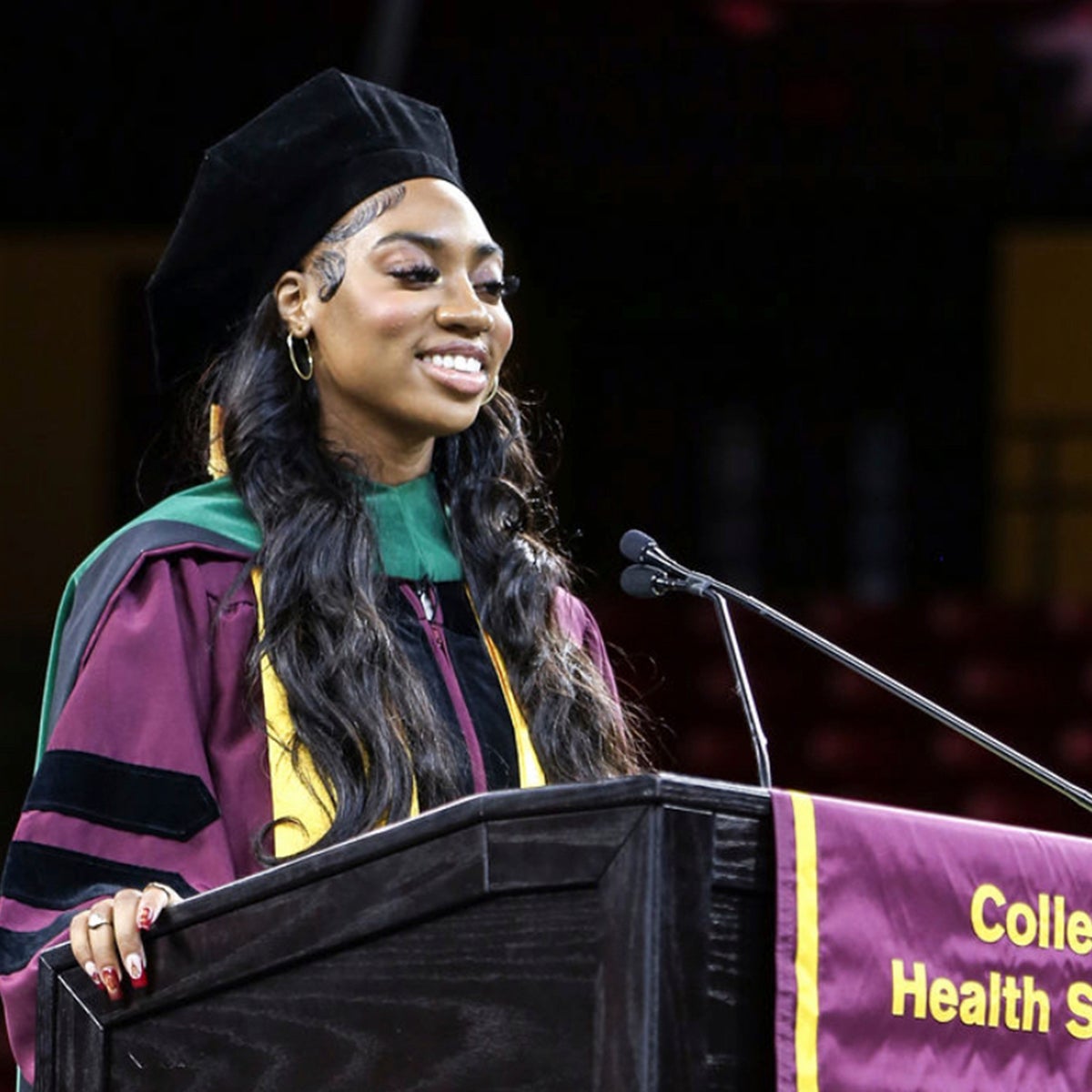 Una adolescente de Chicago ingresó a la universidad a los 10 años. A los 17 obtuvo su doctorado | Independent Español