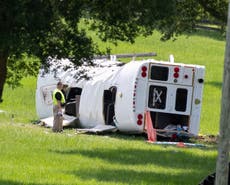 Qué se sabe del accidente de autobús en el que murieron 8 jornaleros mexicanos en Florida