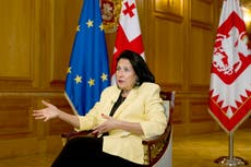 Presidenta de Georgia dice que propuesta sobre medios de comunicación es inaceptable y que la vetará