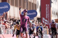 Milan gana al 13ma etapa del Giro, su tercera victoria este año; Pogacar se sostiene en el liderato