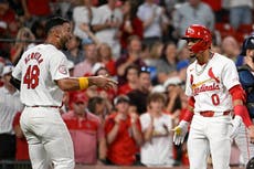 Cardenales vencen 10-6 a Medias Rojas, que caen por debajo de ,500