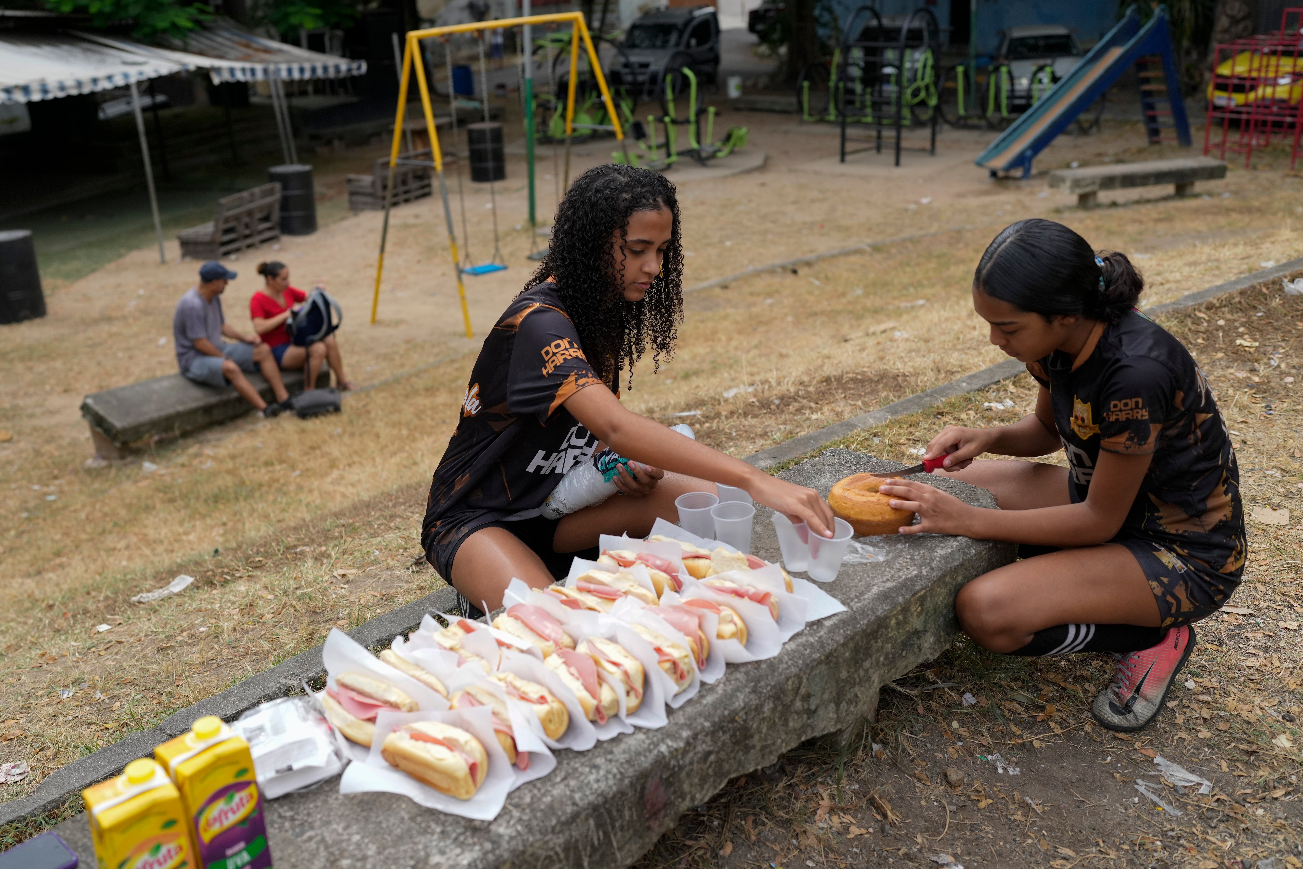 REP-FUT MUNDIAL MUJERES-BRASIL FAVELA