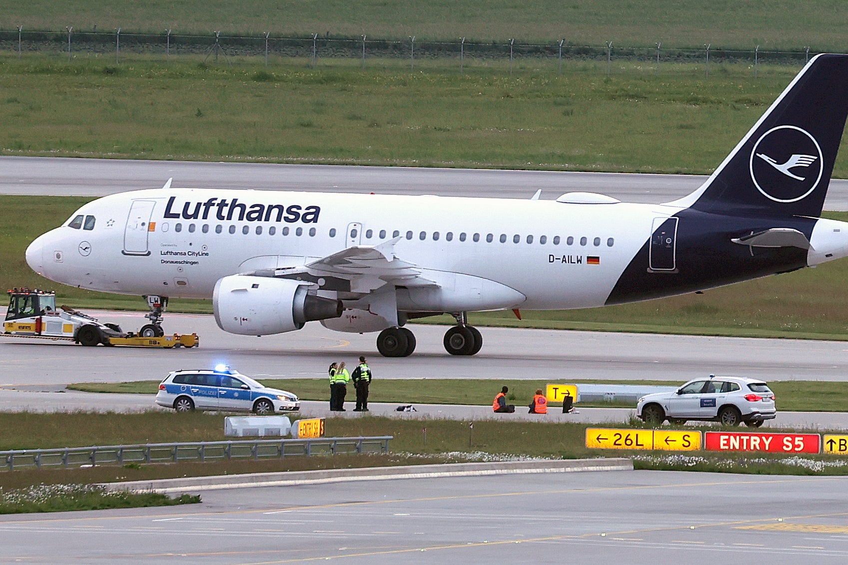 EUR-GEN ALEMANIA-AEROPUERTO PROTESTA