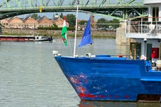 Dos muertos, cinco desaparecidos tras choque de barcos en el río Danubio en Hungría