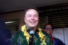 Elon Musk inaugura servicio satelital en Indonesia