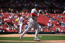 Devers hilvana cinco juegos con jonrón e igualando récord. Medias Rojas ganan 11-3 a Cardenales