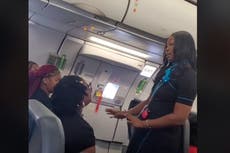Evacúan avión de Frontier Airlines por pasajera que desacató instrucciones de la fila de salida de emergencia